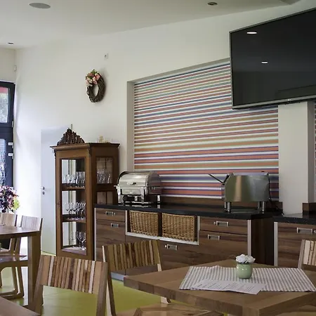Motel Dlouha Louka 모텔